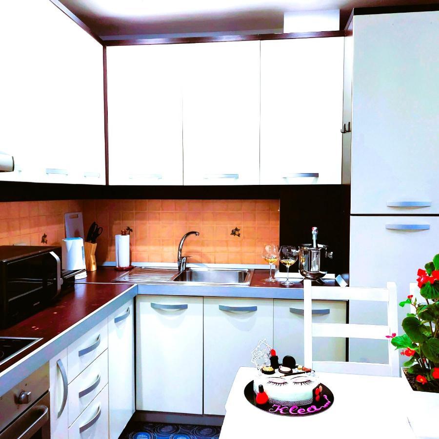 Spacious Family-Friendly Apartment In The Heart Of Bllok Тирана Екстериор снимка